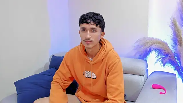 TOBIASFERRER online show from October 9, 2025, 12:47 pm