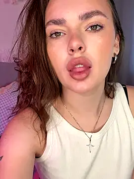 JenniferLouns online show from November 11, 2025, 10:15 am