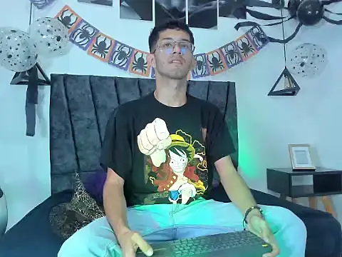 Snapshot of ianthompsoncut chatting on October 11, 2025, 7:34 pm ianthompsoncut online show from October 11, 2025, 7:34 pm