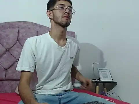 Snapshot of ianthompsoncut chatting on October 29, 2025, 3:42 am ianthompsoncut online show from October 29, 2025, 3:42 am