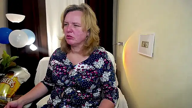 Snapshot of VestaWoody chatting on October 5, 2025, 6:23 am VestaWoody online show from October 5, 2025, 6:23 am