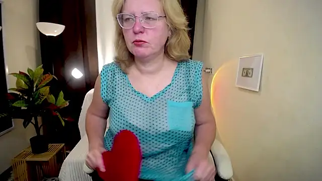 Snapshot of VestaWoody chatting on October 8, 2025, 6:11 am VestaWoody online show from October 8, 2025, 6:11 am