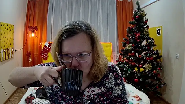 VestaWoody online show from December 15, 2025, 7:23 am