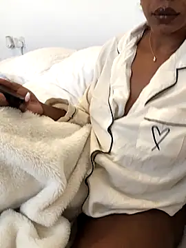 Snapshot of CurvyGoddessXxx chatting on October 24, 2025, 2:24 pm CurvyGoddessXxx online show from October 24, 2025, 2:24 pm