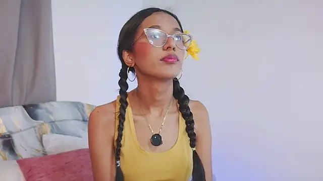 Snapshot of luna_valen chatting on October 23, 2025, 1:10 pm luna valen online show from October 23, 2025, 1:10 pm