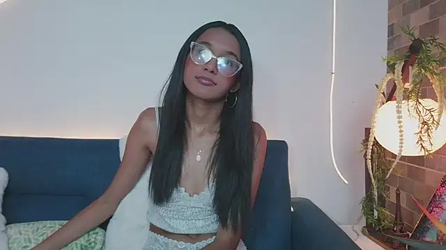 luna valen online show from March 17, 2026, 5:11 am