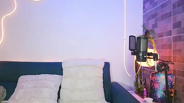 Snapshot of luna_valen chatting on April 23, 2026, 3:41 am luna valen online show from April 23, 2026, 3:41 am