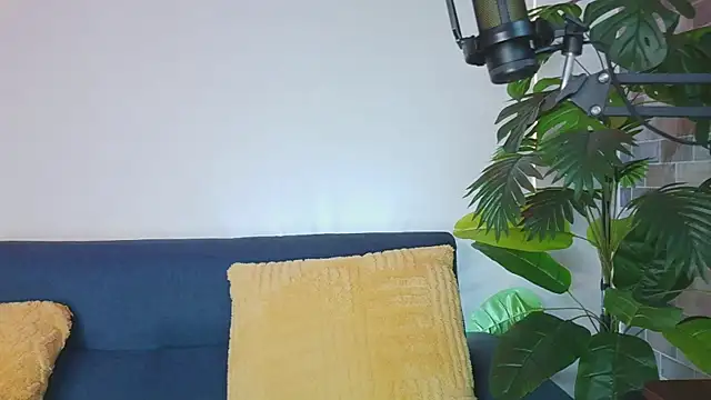 Snapshot of luna_valen chatting on May 28, 2026, 4:10 am luna valen online show from May 28, 2026, 4:10 am