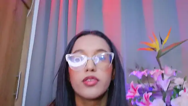 Snapshot of luna_valen chatting on May 30, 2026, 3:47 am luna valen online show from May 30, 2026, 3:47 am