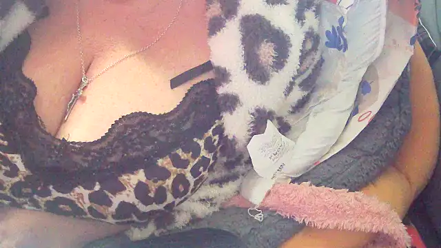 Playful MILF Demi online show from January 8, 2026, 8:44 pm