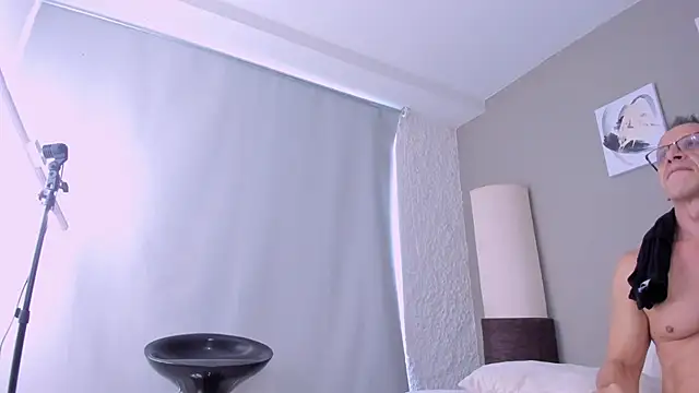  axelking  online show from October 9, 2025, 12:03 pm