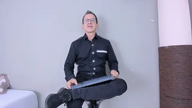  axelking  online show from November 10, 2025, 11:53 am