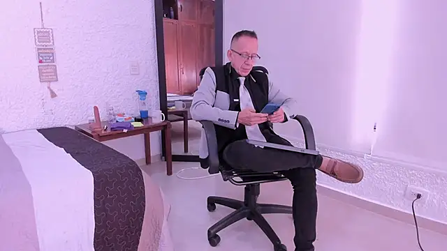  axelking  online show from December 2, 2025, 11:37 am