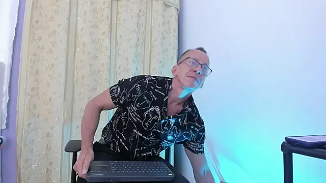  axelking  online show from March 18, 2026, 11:46 am