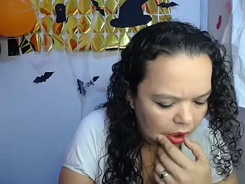 cherry blond online show from October 7, 2025, 2:25 pm