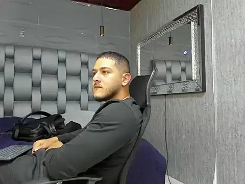 jasonshaw25 online show from October 10, 2025, 11:37 pm