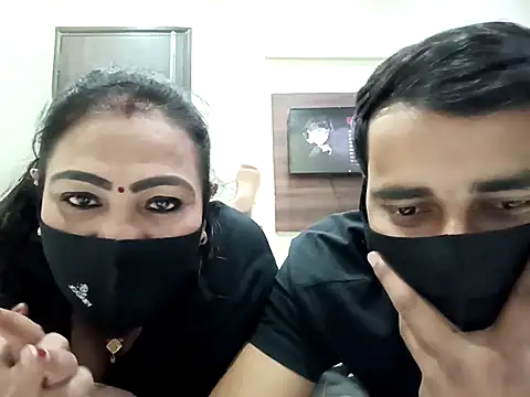 horny milf couple online show from October 16, 2025, 4:52 pm