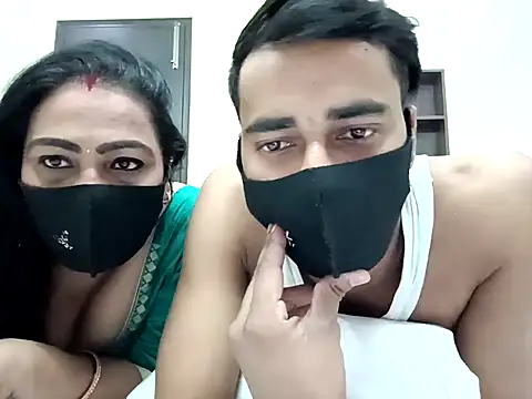 horny milf couple online show from October 29, 2025, 10:50 am