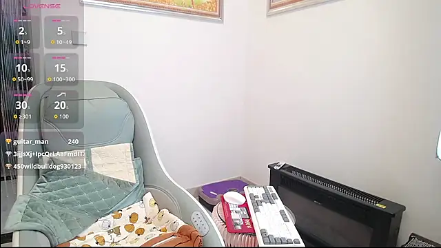 selinajuan online show from November 14, 2025, 1:54 pm