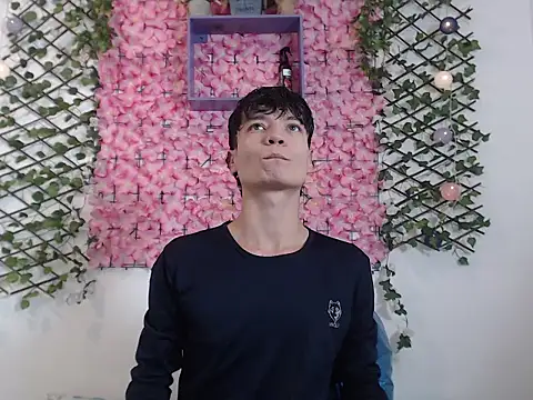 alex russo   online show from October 14, 2025, 3:40 am