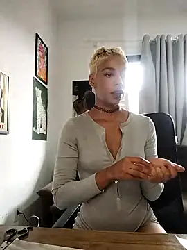 Helenoir online show from February 26, 2026, 1:54 pm