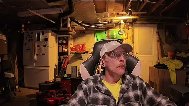 Snapshot of AverageMaleJay chatting on May 22, 2026, 3:02 am AverageMaleJay online show from May 22, 2026, 3:02 am
