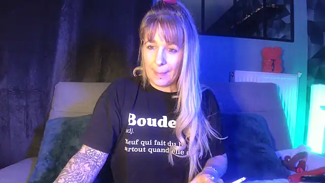 Snapshot of Delichieuse5 chatting on February 19, 2025, 8:41 pm Delichieuse5 online show from February 19, 2025, 8:41 pm