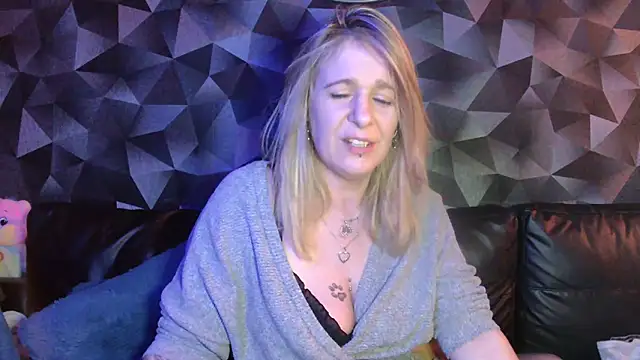 Delichieuse5 online show from March 31, 2026, 7:47 pm