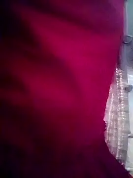 Snapshot of LusiyaGold5 chatting on November 5, 2025, 8:31 pm LusiyaGold5 online show from November 5, 2025, 8:31 pm