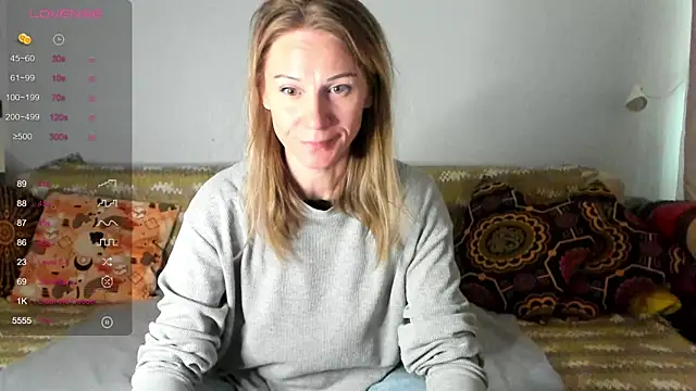 Snapshot of Amalia_Mio chatting on October 8, 2025, 8:01 am Amalia Mio online show from October 8, 2025, 8:01 am