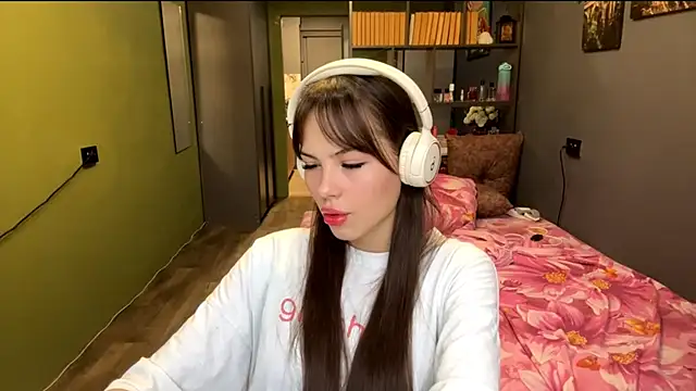 MysticAlisa online show from October 10, 2025, 9:30 am