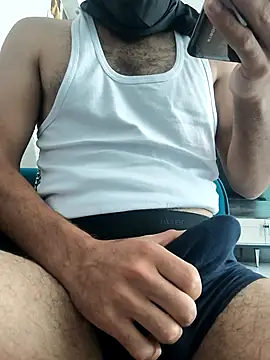 Snapshot of Sert_erkek21_ysm chatting on October 19, 2025, 8:37 am Sert erkek21 ysm online show from October 19, 2025, 8:37 am