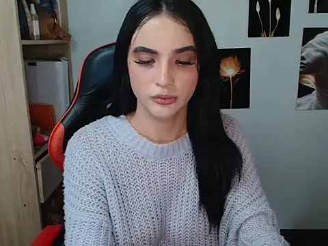 Snapshot of Savana_Maison chatting on May 4, 2026, 7:48 am Savana Maison online show from May 4, 2026, 7:48 am