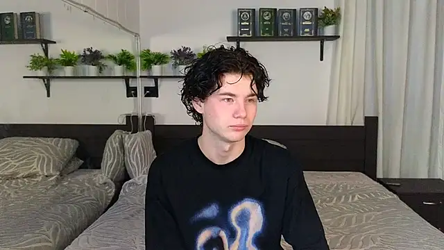 Cute Mike online show from February 14, 2026, 1:35 am