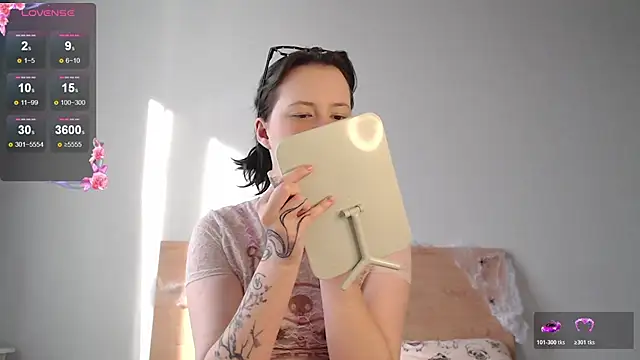 Snapshot of katlynaccerman chatting on October 31, 2025, 5:52 am katlynaccerman online show from October 31, 2025, 5:52 am