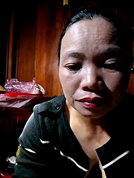 Snapshot of miomio-12 chatting on October 12, 2025, 1:10 pm miomio-12 online show from October 12, 2025, 1:10 pm