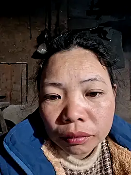 miomio-12 online show from November 18, 2025, 10:36 pm