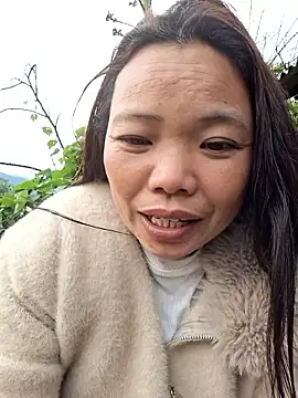 Snapshot of miomio-12 chatting on April 22, 2026, 10:28 am miomio-12 online show from April 22, 2026, 10:28 am