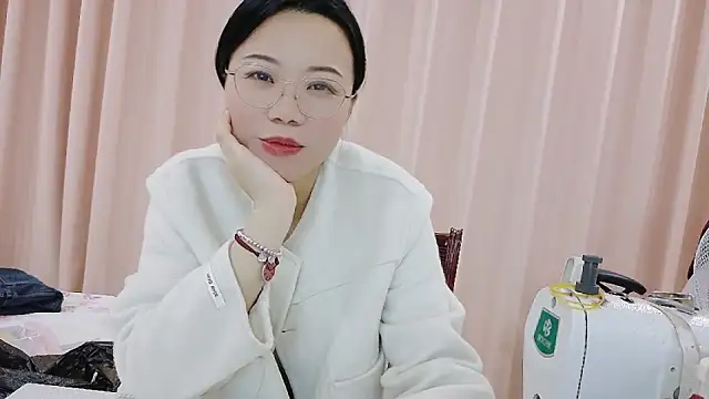 Snapshot of CCOO520 chatting on November 4, 2025, 2:05 pm CCOO520 online show from November 4, 2025, 2:05 pm