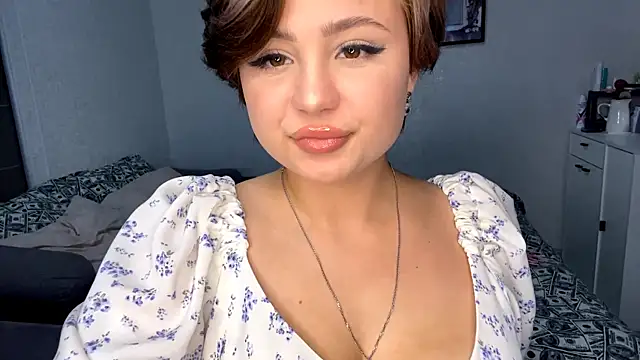 LunaMoonstar online show from October 9, 2025, 6:17 pm