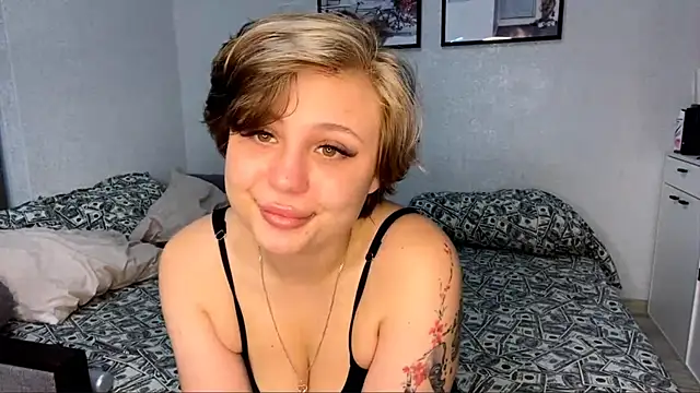 LunaMoonstar online show from October 14, 2025, 5:14 pm