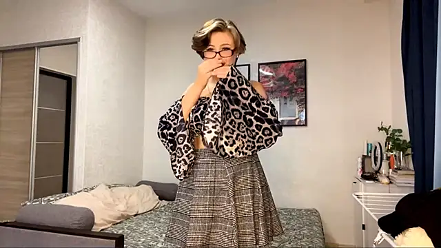 LunaMoonstar online show from October 18, 2025, 5:25 pm