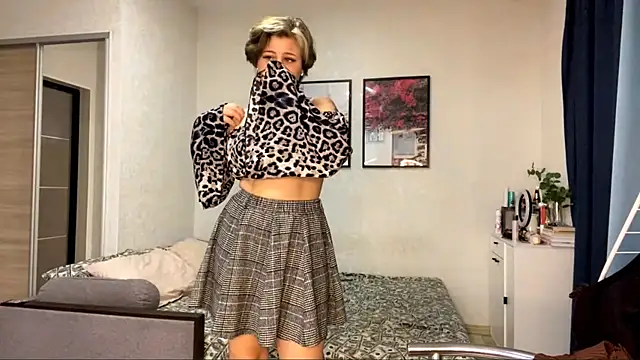 LunaMoonstar online show from October 19, 2025, 7:14 pm