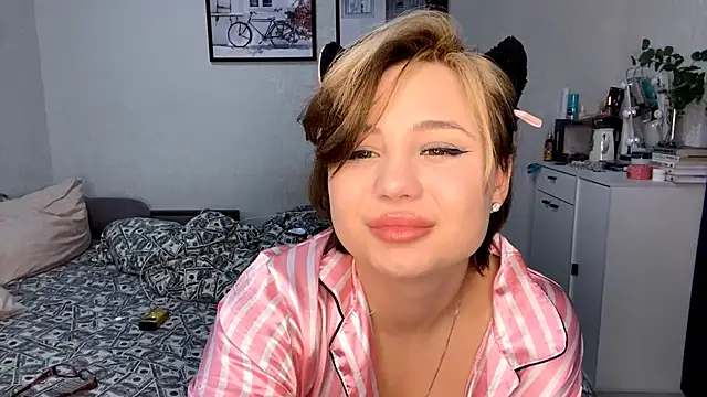 LunaMoonstar online show from October 30, 2025, 2:29 pm