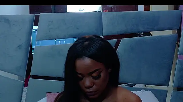 LorraiineJohnson online show from November 7, 2025, 5:24 pm