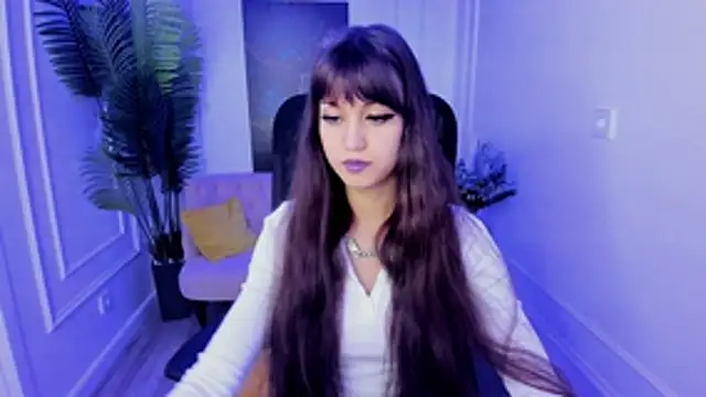 TiffanyYounge online show from November 6, 2025, 12:17 pm