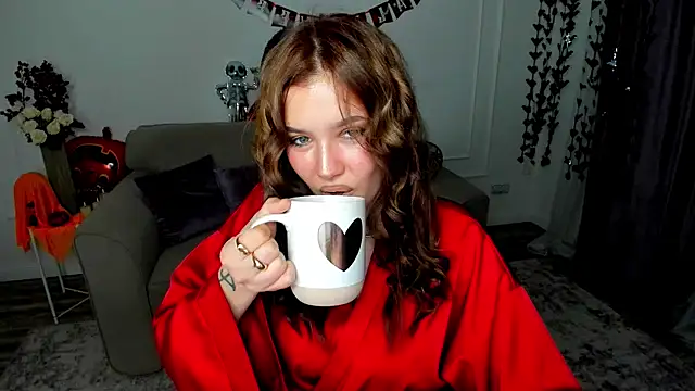 velvet skyee online show from October 27, 2025, 7:18 pm