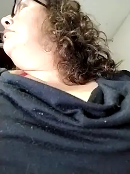 -saraqueen- online show from November 12, 2025, 4:46 am