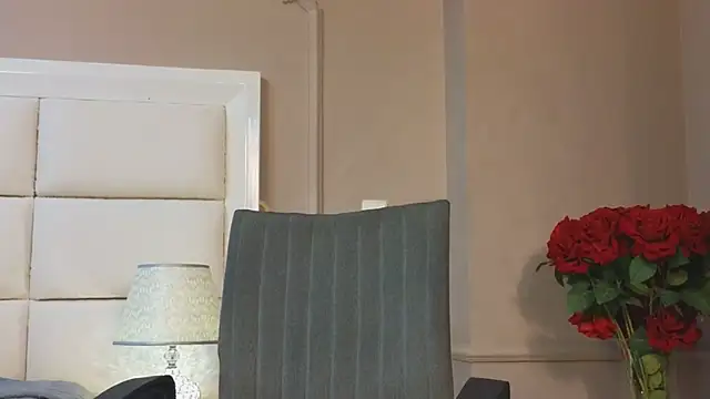 Snapshot of DereckWolf_ chatting on October 9, 2025, 11:52 am DereckWolf online show from October 9, 2025, 11:52 am