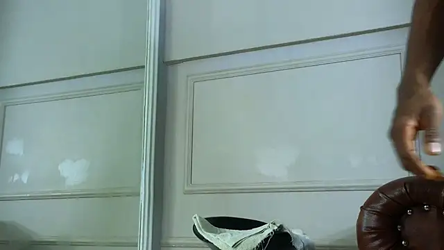 Snapshot of DereckWolf_ chatting on October 29, 2025, 11:23 am DereckWolf online show from October 29, 2025, 11:23 am